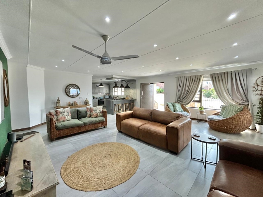 4 Bedroom Property for Sale in Wavecrest Eastern Cape